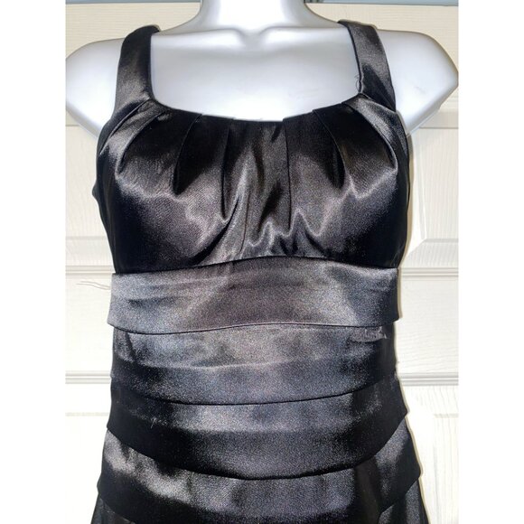 Black Satin Sleeveless Knee-Length Dress With Pleated Waist And Square Neckline - Picture 2 of 7